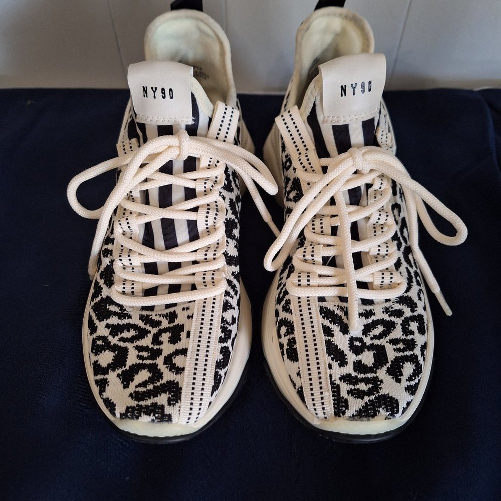 Steve Madden's White & black leopard print Maxima sneaker